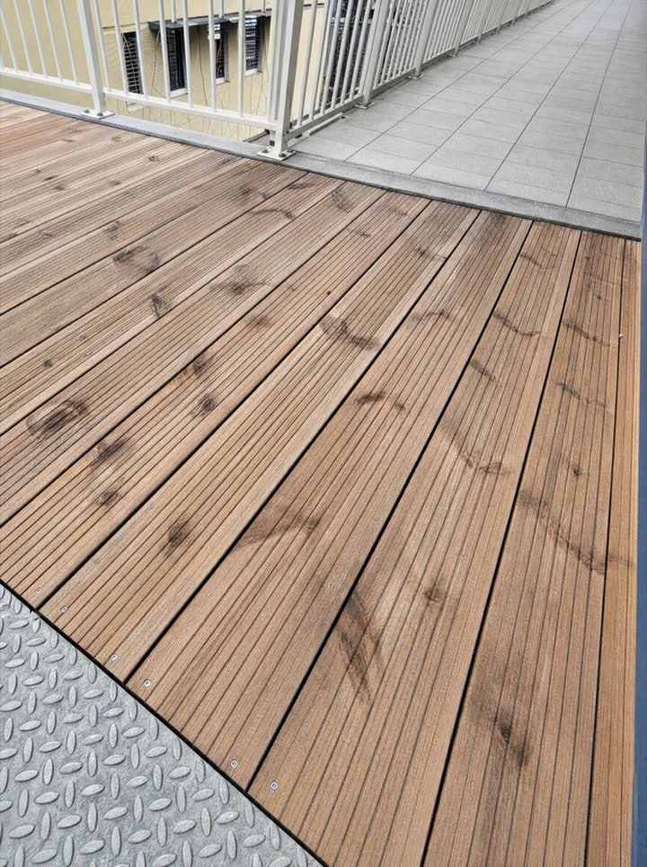 Passerelle rénovée au saturateur